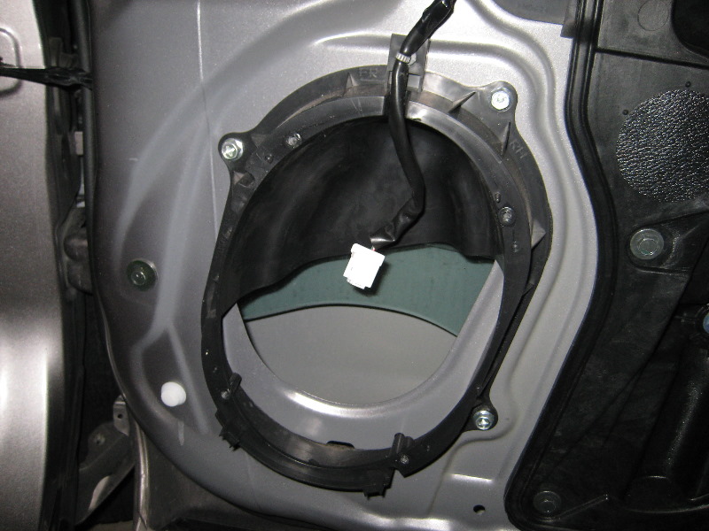 Nissan-Rogue-Interior-Door-Panel-Removal-Guide-029