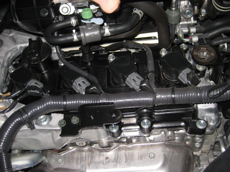 Nissan-Rogue-QR25DE-Engine-Spark-Plugs-Replacement-Guide-005