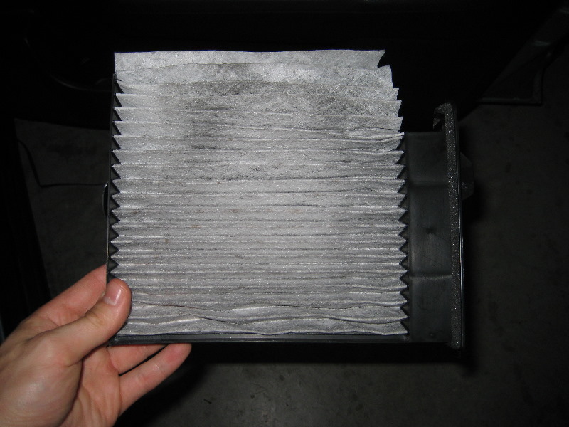 Nissan-Versa-Cabin-Air-Filter-Replacement-Guide-018