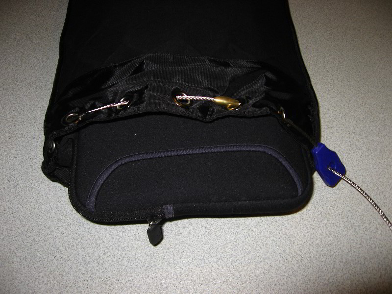 Pacsafe-TravelSafe-12L-Anti-Theft-Bag-Review-017