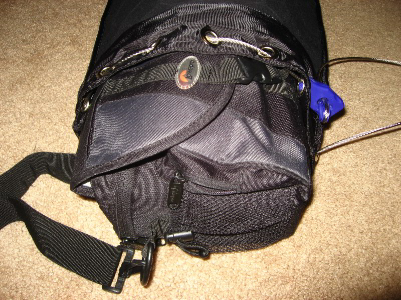 Pacsafe-TravelSafe-12L-Anti-Theft-Bag-Review-032