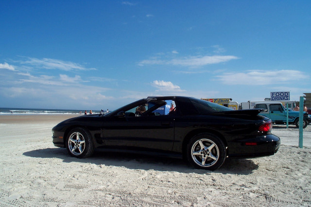 Pontiac-Trans-Am-Beach-Photos-01