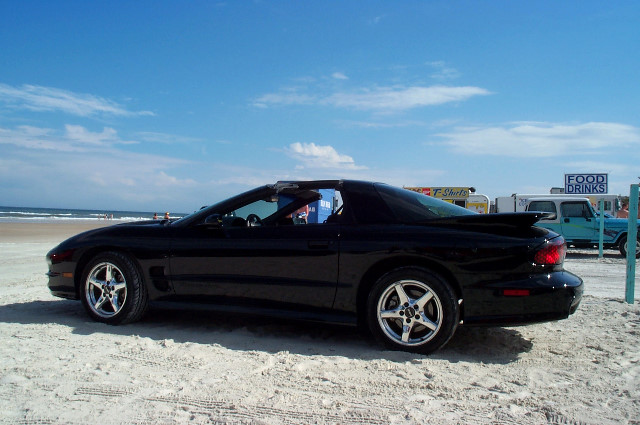 Pontiac-Trans-Am-Beach-Photos-02