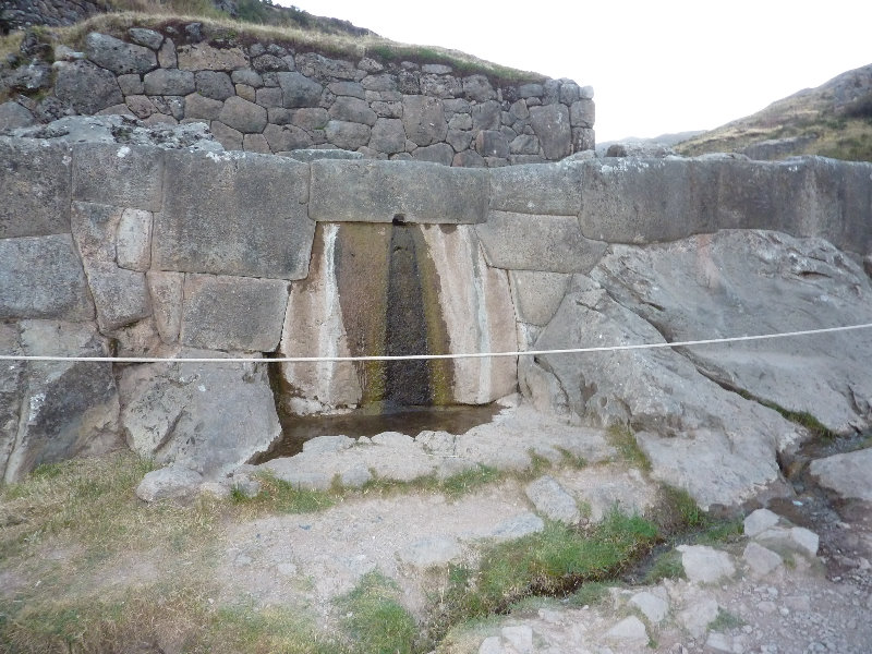 Puca-Pucara-Red-Fort-Incan-Ruins-Cusco-Peru-014