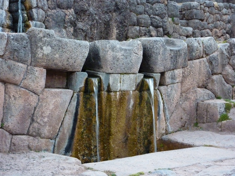 Puca-Pucara-Red-Fort-Incan-Ruins-Cusco-Peru-016