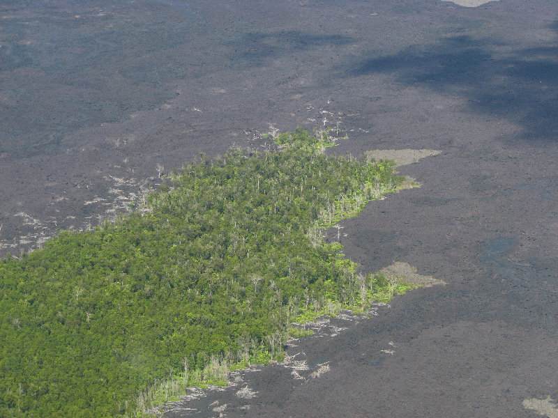 Safari-Helicopter-Tours-Volcanic-Lava-Waterfalls-Hilo-Big-Island-Hawaii-020