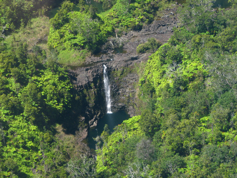 Safari-Helicopter-Tours-Volcanic-Lava-Waterfalls-Hilo-Big-Island-Hawaii-090