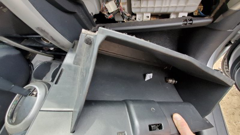 Scion-xA-Cabin-Air-Filter-Replacement-Guide-004