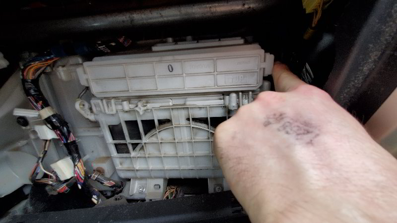 Scion-xA-Cabin-Air-Filter-Replacement-Guide-007