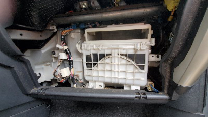 Scion-xA-Cabin-Air-Filter-Replacement-Guide-010