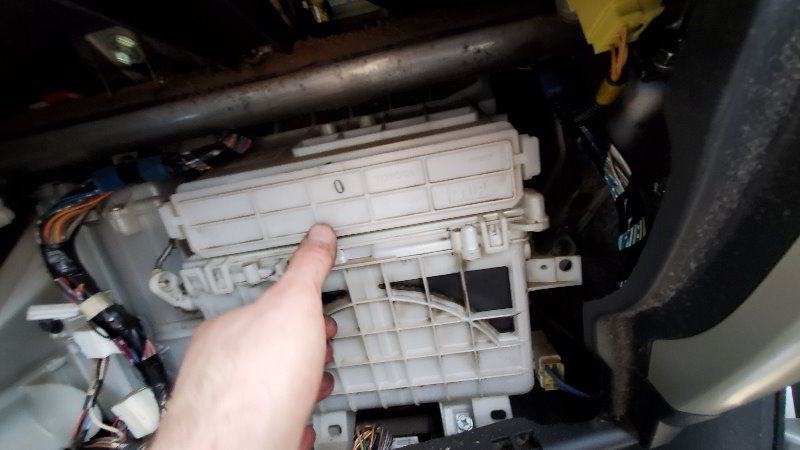 Scion-xA-Cabin-Air-Filter-Replacement-Guide-016