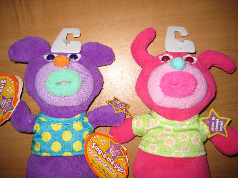 Sing-A-Ma-Jigs-Fisher-Price-Mattel-Toy-Dolls-Review-015