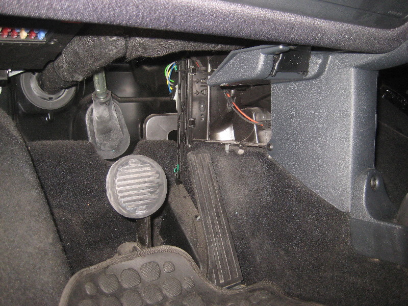 2008-2014-Smart-Fortwo-Cabin-Air-Filter-Replacement-Guide-002