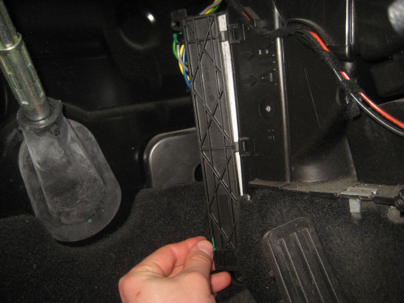 2008-2014-Smart-Fortwo-Cabin-Air-Filter-Replacement-Guide-006