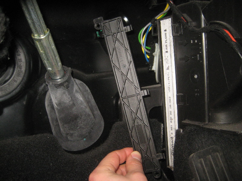 2008-2014-Smart-Fortwo-Cabin-Air-Filter-Replacement-Guide-007