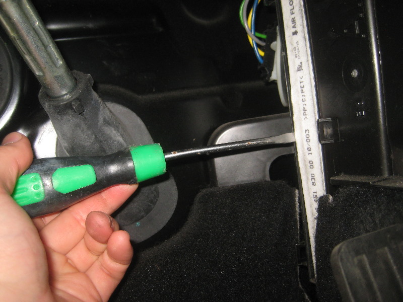 2008-2014-Smart-Fortwo-Cabin-Air-Filter-Replacement-Guide-010