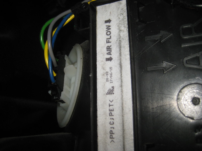 2008-2014-Smart-Fortwo-Cabin-Air-Filter-Replacement-Guide-016