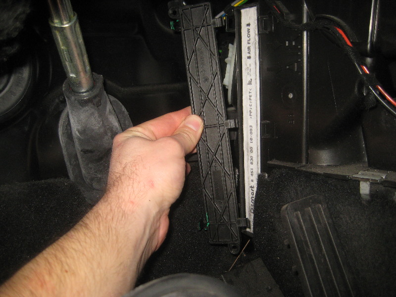 2008-2014-Smart-Fortwo-Cabin-Air-Filter-Replacement-Guide-018