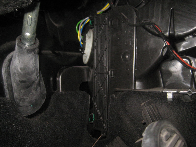 2008-2014-Smart-Fortwo-Cabin-Air-Filter-Replacement-Guide-021