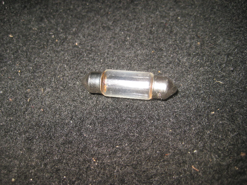 2008-2014-Smart-Fortwo-Dome-Map-Light-Bulb-Replacement-Guide-007