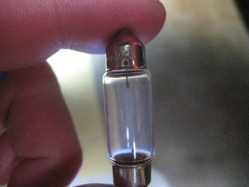 2008-2014-Smart-Fortwo-Dome-Map-Light-Bulb-Replacement-Guide-008