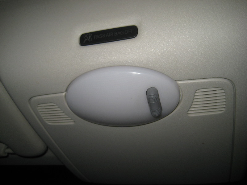 2008-2014-Smart-Fortwo-Dome-Map-Light-Bulb-Replacement-Guide-013