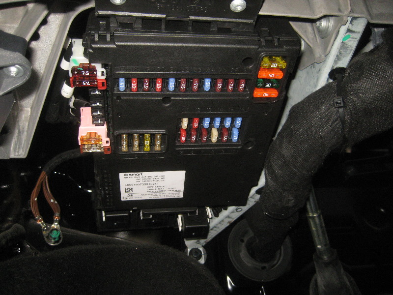 2008-2014-Smart-Fortwo-Electrical-Fuse-Replacement-Guide-008