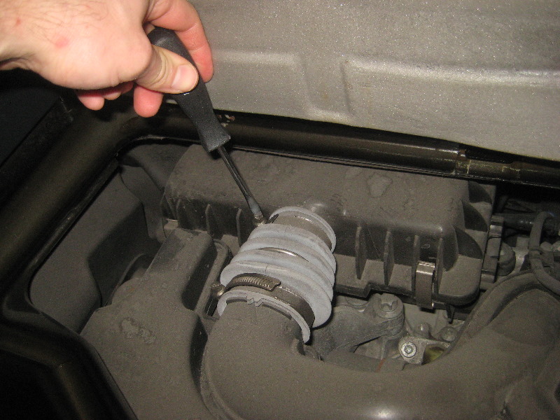 2008-2014-Smart-Fortwo-Engine-Air-Filter-Replacement-Guide-006