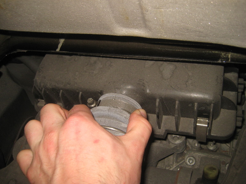 2008-2014-Smart-Fortwo-Engine-Air-Filter-Replacement-Guide-007