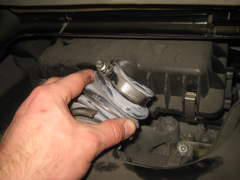 2008-2014-Smart-Fortwo-Engine-Air-Filter-Replacement-Guide-008