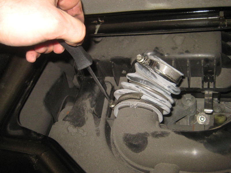 2008-2014-Smart-Fortwo-Engine-Air-Filter-Replacement-Guide-013