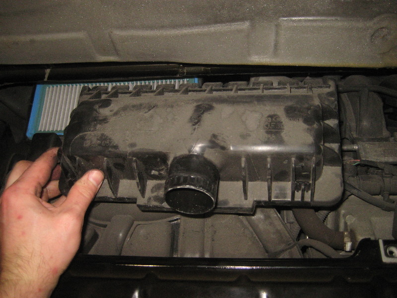 2008-2014-Smart-Fortwo-Engine-Air-Filter-Replacement-Guide-015