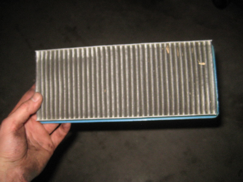 2008-2014-Smart-Fortwo-Engine-Air-Filter-Replacement-Guide-018