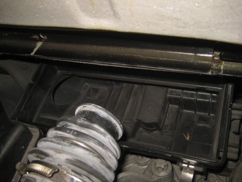 2008-2014-Smart-Fortwo-Engine-Air-Filter-Replacement-Guide-019