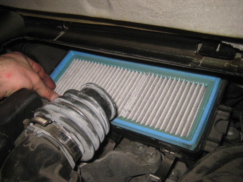 2008-2014-Smart-Fortwo-Engine-Air-Filter-Replacement-Guide-023