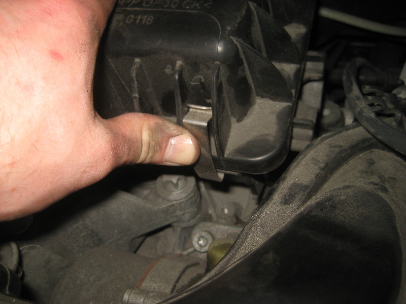 2008-2014-Smart-Fortwo-Engine-Air-Filter-Replacement-Guide-026