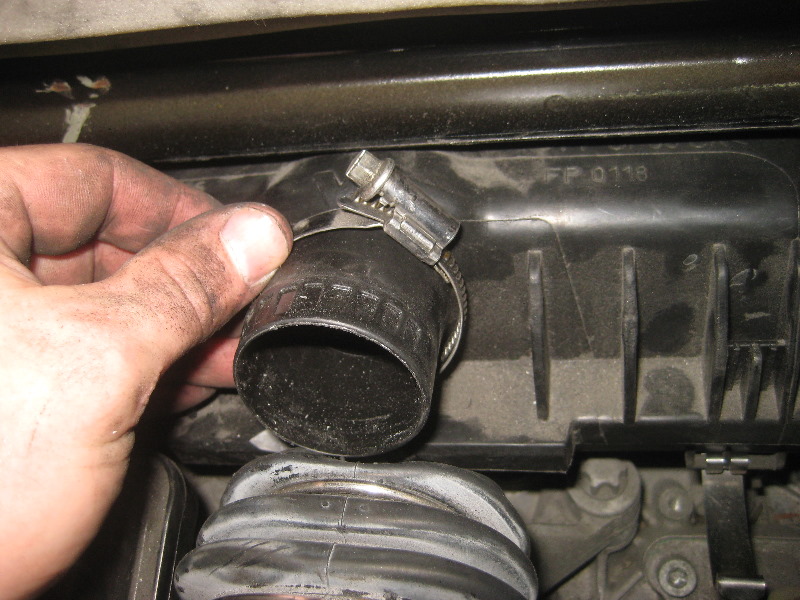 2008-2014-Smart-Fortwo-Engine-Air-Filter-Replacement-Guide-027