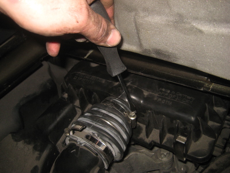 2008-2014-Smart-Fortwo-Engine-Air-Filter-Replacement-Guide-031