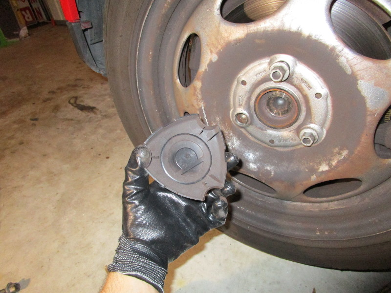 2008-2014-Smart-Fortwo-Front-Brake-Pads-Replacement-Guide-008