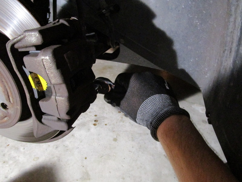 2008-2014-Smart-Fortwo-Front-Brake-Pads-Replacement-Guide-012