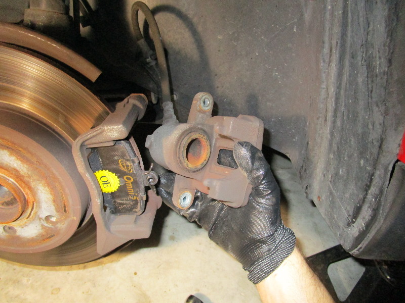 2008-2014-Smart-Fortwo-Front-Brake-Pads-Replacement-Guide-018