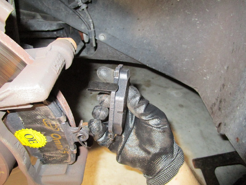 20082014SmartFortwoFrontBrakePadsReplacementGuide020