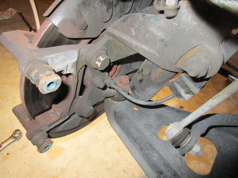 2008-2014-Smart-Fortwo-Front-Brake-Pads-Replacement-Guide-025