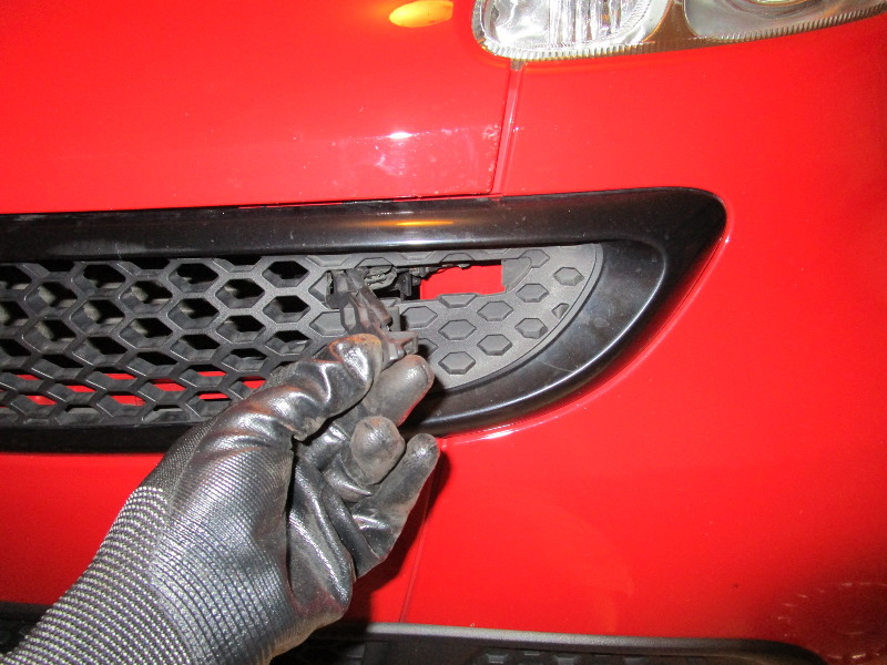 2008-2014-Smart-Fortwo-Front-Brake-Pads-Replacement-Guide-027