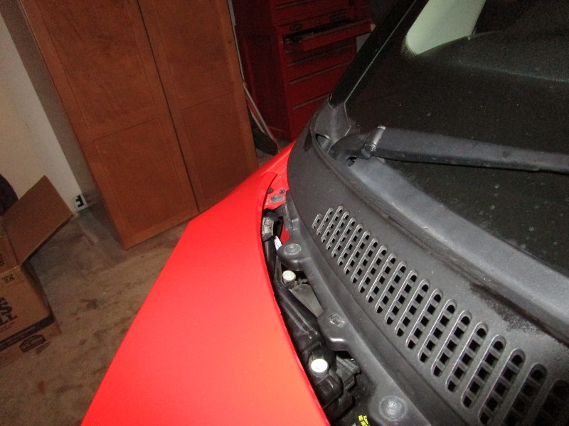 2008-2014-Smart-Fortwo-Front-Brake-Pads-Replacement-Guide-038