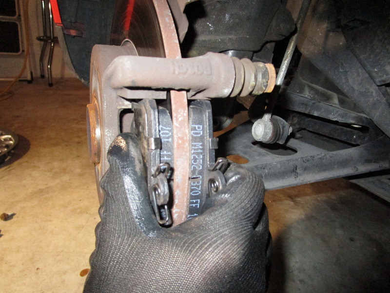 2008-2014-Smart-Fortwo-Front-Brake-Pads-Replacement-Guide-046