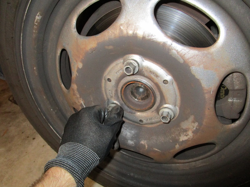 2008-2014-Smart-Fortwo-Front-Brake-Pads-Replacement-Guide-056