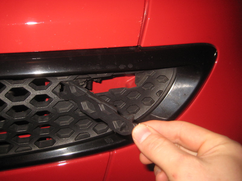 2008-2014-Smart-Fortwo-Headlight-Bulbs-Replacement-Guide-006