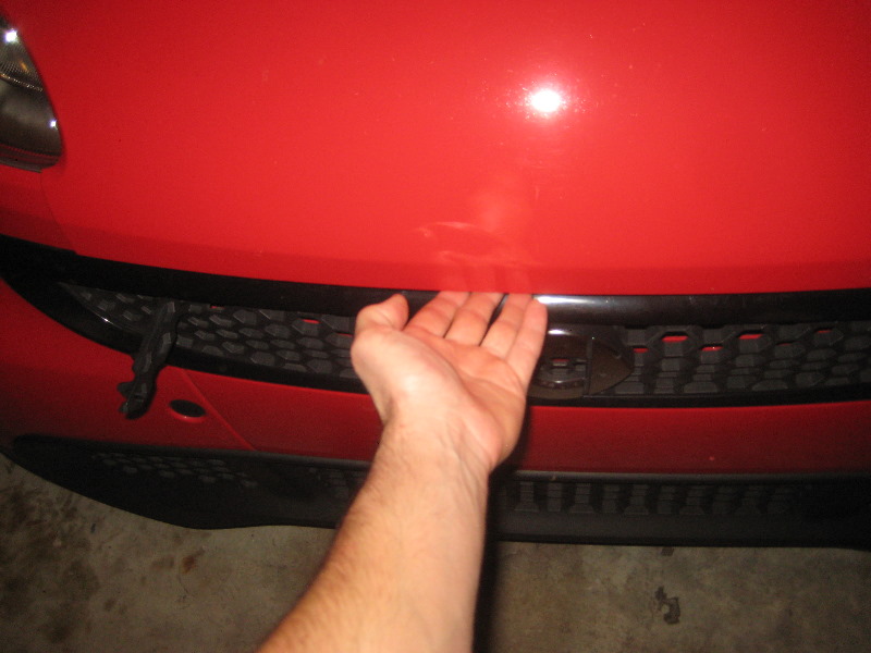 2008-2014-Smart-Fortwo-Headlight-Bulbs-Replacement-Guide-007