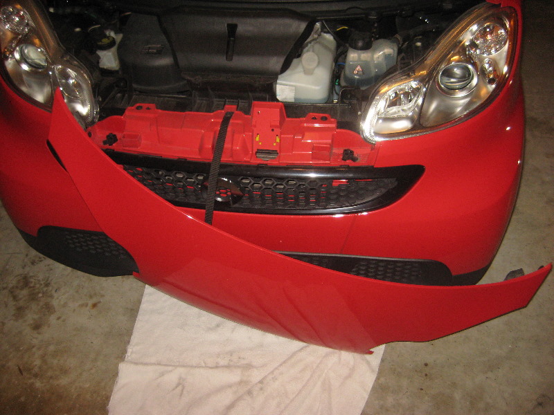 2008-2014-Smart-Fortwo-Headlight-Bulbs-Replacement-Guide-010